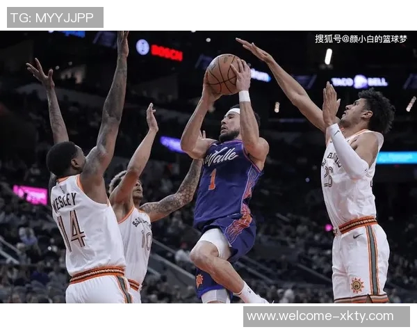 布克半场表现平平仅得8分2板5助球队状态堪忧需加强进攻效率 布克半场表现平平仅得8分2板5助球队状态堪忧需加强进攻效率