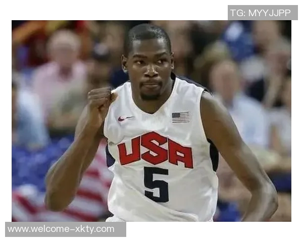 杜兰特半场表现稳定得分10分三分球未能命中展现全能能力 杜兰特半场表现稳定得分10分三分球未能命中展现全能能力