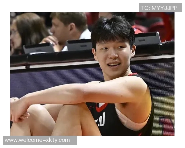 媒体人指出杨瀚森需提升三分投射训练以弥补移动能力短板