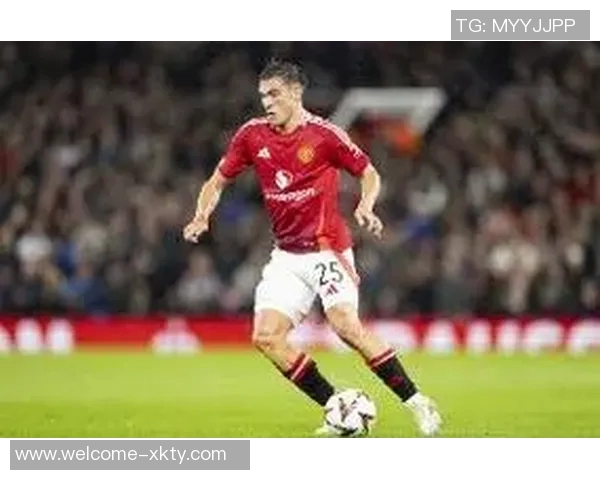 阿贾克斯有意租借曼联中场乌加特小布林德成备选方案